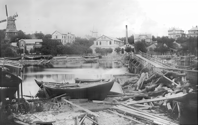  Die Holtbrücke mit der Glasau-Werft